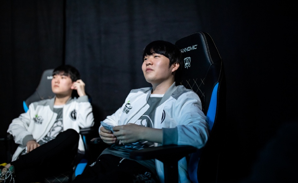 开云平台登录入口 - Rookie在皇家马德里比赛中出色防守，问鼎冠军引发热议！